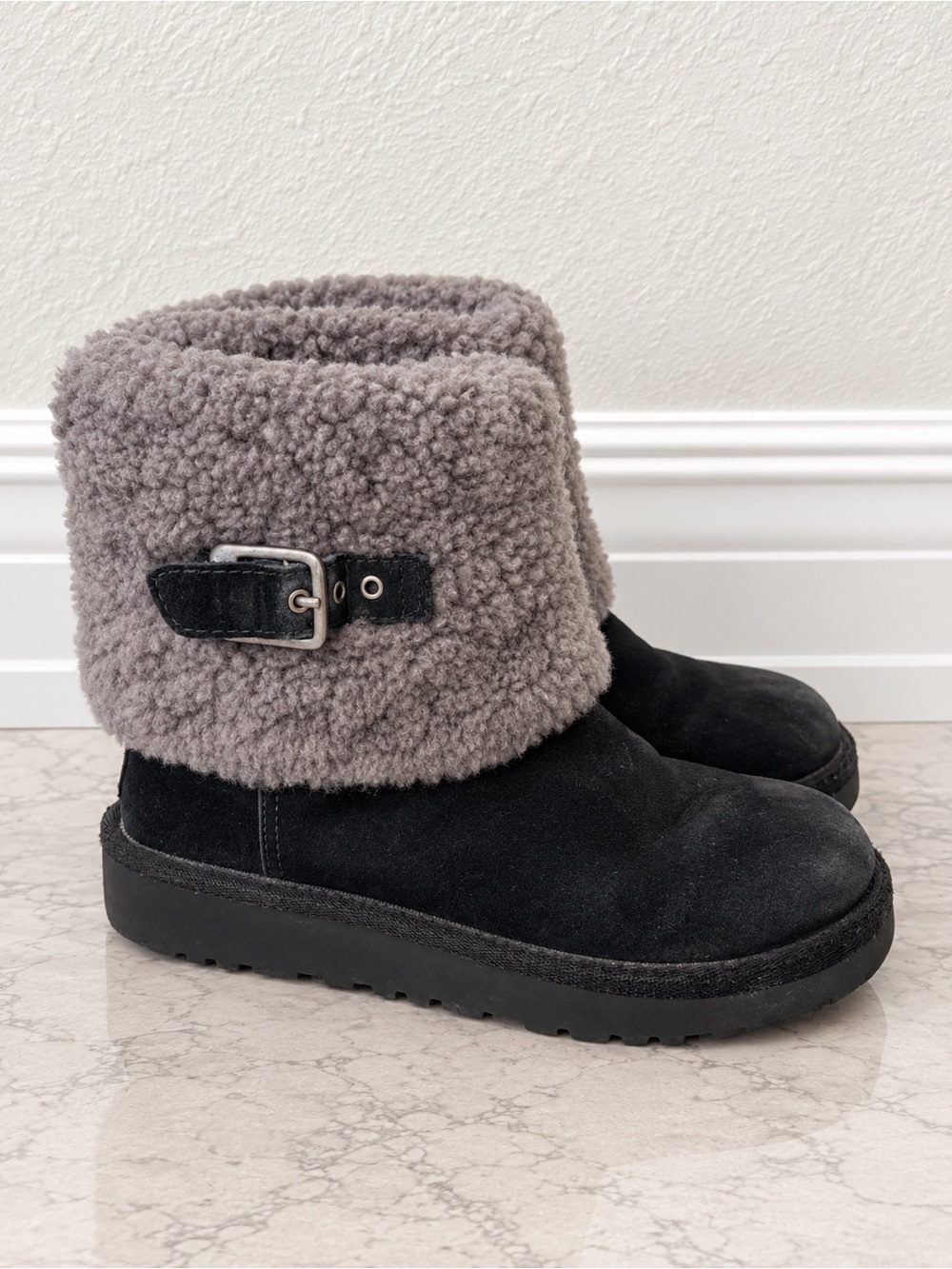 UGG Australia Kids Black Suede Shearling Buckle Winter Boots Size 13
